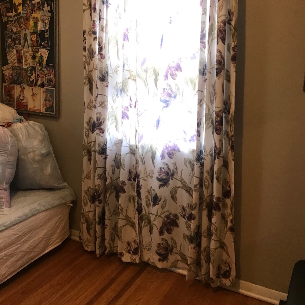 — #1 Curtain Set with Pretty Purple Flowers - Picture 7 of 8